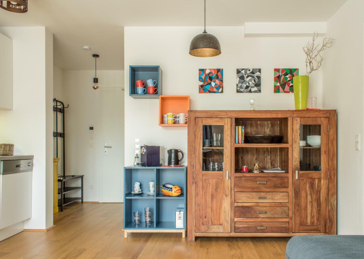 Yellow Flower Apartment With Pool - 5 Min To Lake Wien Ngoại thất bức ảnh