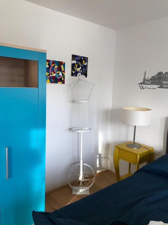 Yellow Flower Apartment With Pool - 5 Min To Lake Wien Ngoại thất bức ảnh