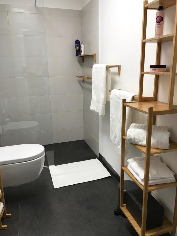 Yellow Flower Apartment With Pool - 5 Min To Lake Wien Ngoại thất bức ảnh